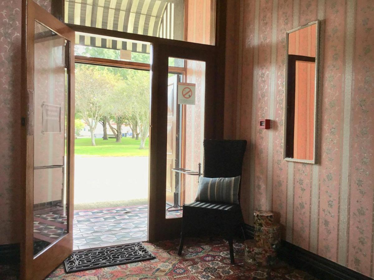 Royal Mail Hotel Lumsden ภายนอก รูปภาพ